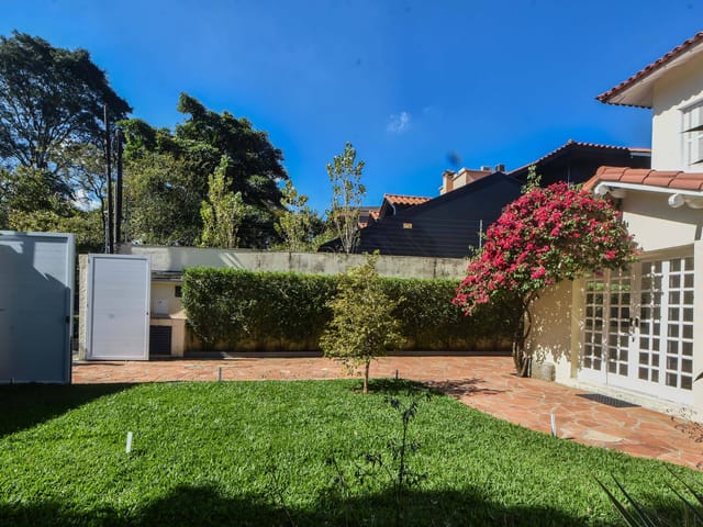 Sobrado com 600m² 4 quartos e 4 banheiros, para alugar, no bairro Jardim Europa em Penápolis
