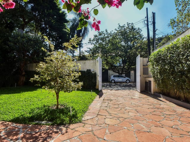 Sobrado com 600m² 4 quartos e 4 banheiros, para alugar, no bairro Jardim Europa em Penápolis