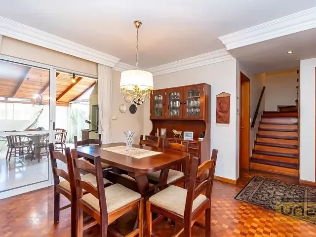 Casa com 204m² 4 quartos e 2 banheiros, à venda, no bairro Santa Felicidade em Curitiba