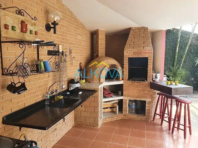 Sobrado com 570m² 5 quartos e 5 banheiros, à venda, no bairro Jardim das Colinas em São José dos Campos