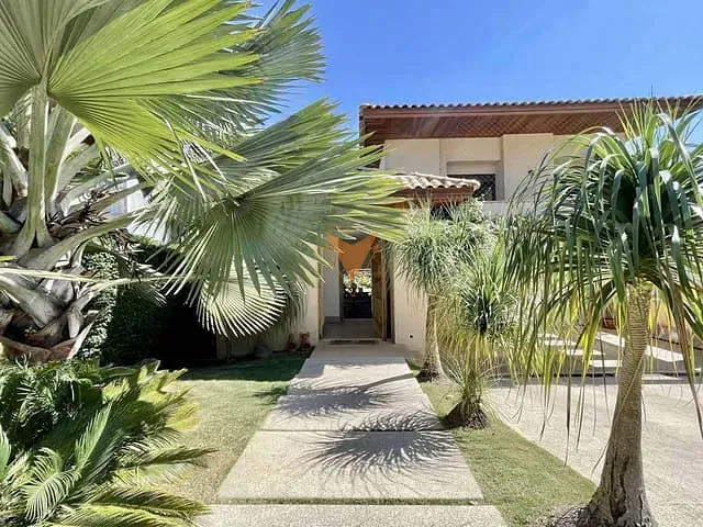 Sobrado com 772m² 6 quartos e 8 banheiros, à venda, no bairro Granja Viana em Cotia