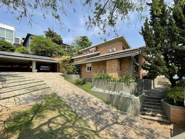 Sobrado com 1305m² 3 quartos e 6 banheiros, à venda, no bairro São Paulo II em Cotia