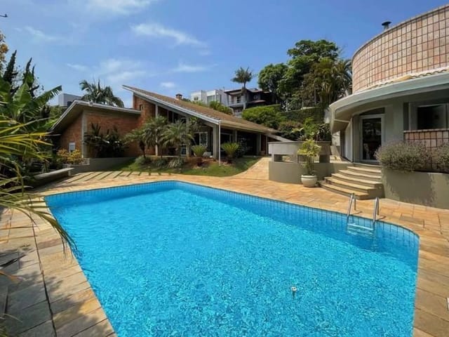 Sobrado com 1305m² 3 quartos e 6 banheiros, à venda, no bairro São Paulo II em Cotia