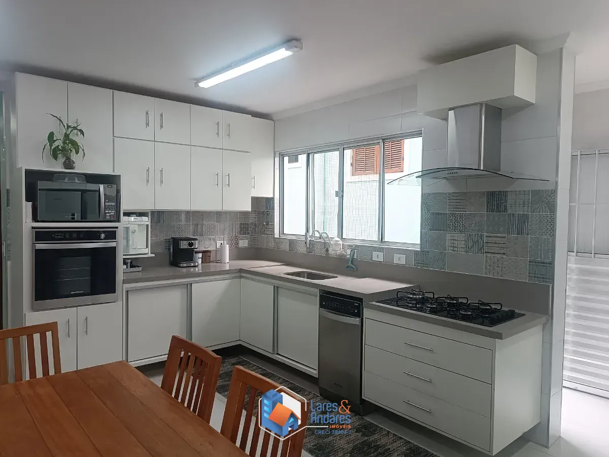 Sobrado, 4 quartos, 240 m² - Foto 1