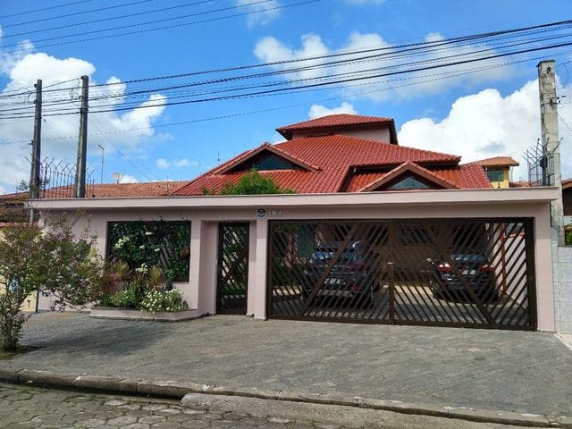 Sobrado com 298m² 5 quartos e 5 banheiros, à venda, no bairro Jardim Ribamar em Peruíbe