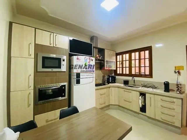Sobrado com 165m² 3 quartos e 4 banheiros, à venda, no bairro Jardim Regina em Indaiatuba