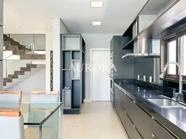 Sobrado com 500m² 4 quartos e 6 banheiros, à venda, no bairro Mediterrâneo em Londrina