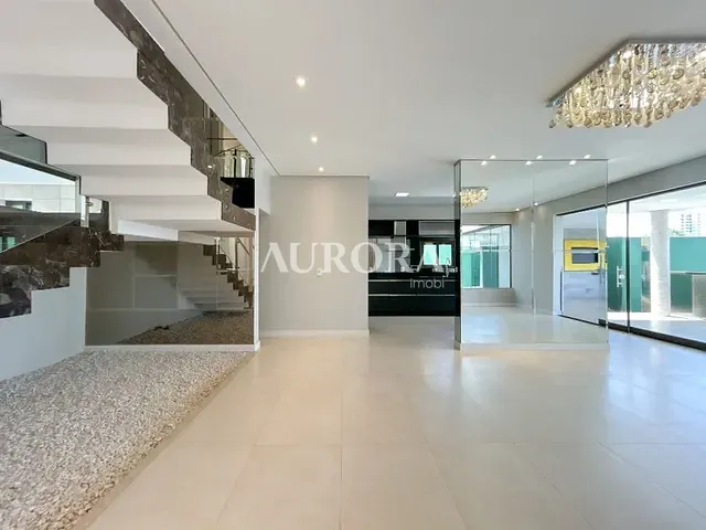 Sobrado com 500m² 4 quartos e 6 banheiros, à venda, no bairro Mediterrâneo em Londrina