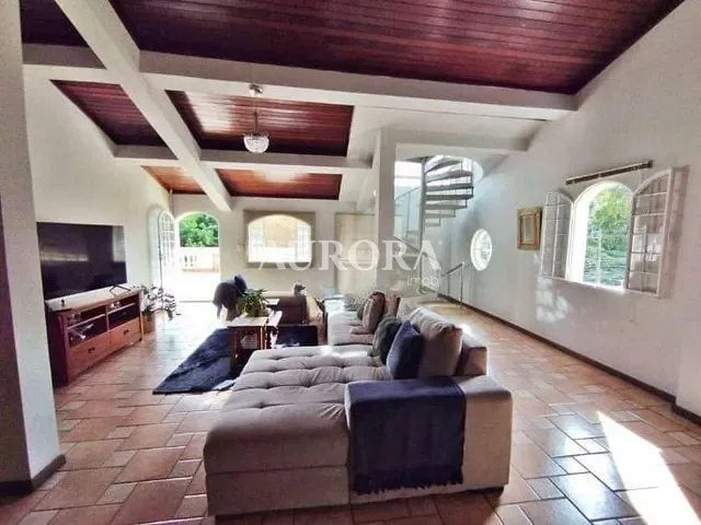Sobrado com 445m² 5 quartos e 4 banheiros, à venda ou para alugar, no bairro Canaã em Londrina