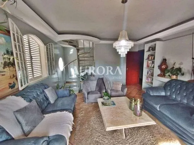 Sobrado com 445m² 5 quartos e 4 banheiros, à venda ou para alugar, no bairro Canaã em Londrina