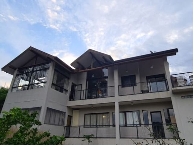 Sobrado com 2450m² 3 quartos e 4 banheiros, à venda, no bairro Jardim Mediterrâneo em Cotia