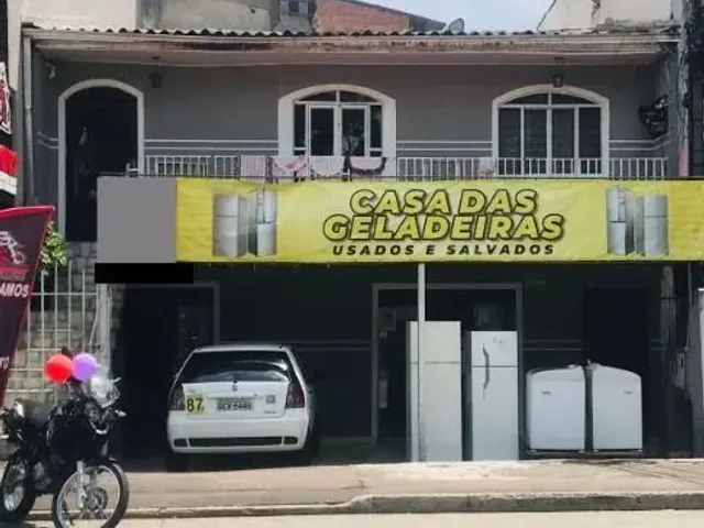 Prédio com 171m², à venda, no bairro Sítio Cercado em Curitiba