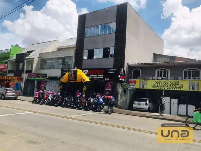 Prédio com 171m², à venda, no bairro Sítio Cercado em Curitiba