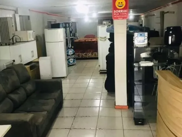 Prédio com 171m², à venda, no bairro Sítio Cercado em Curitiba