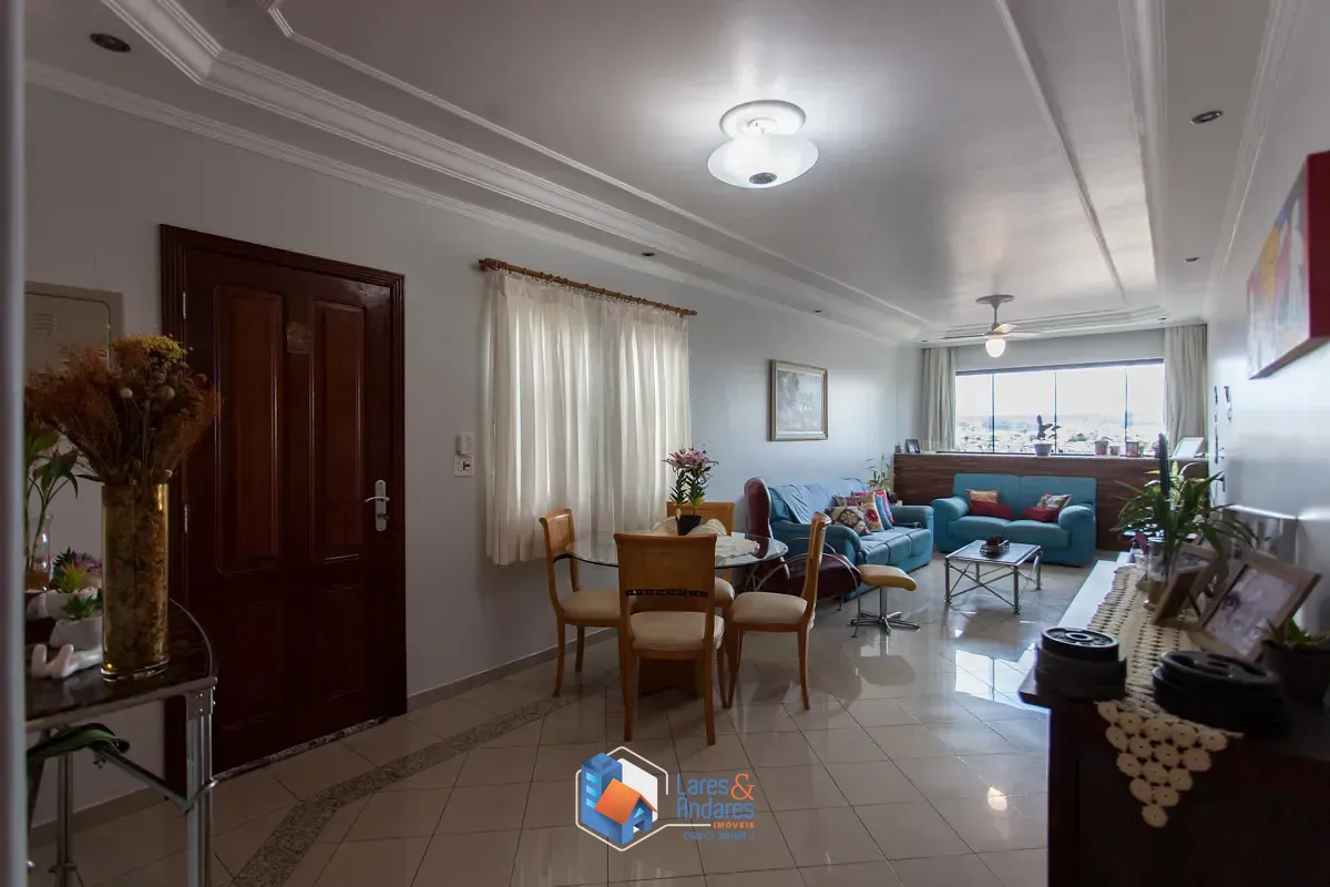 Sobrado, 4 quartos, 242 m² - Foto 2