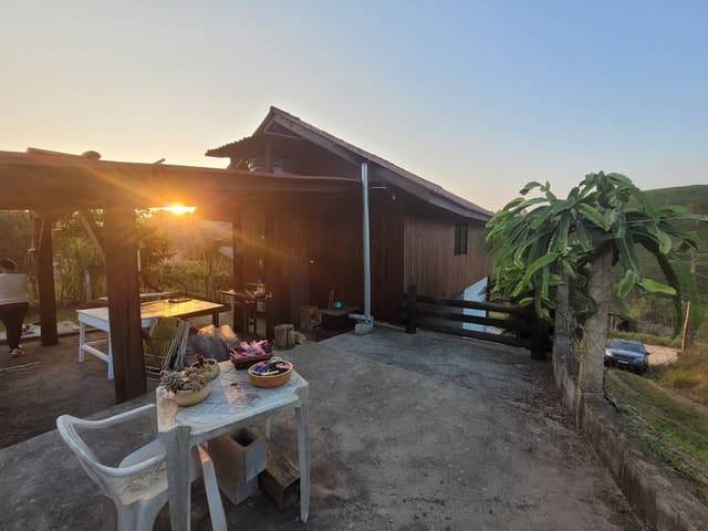 Sobrado com 375m² 2 quartos e 2 banheiros, à venda, no bairro Campeche em Itajaí
