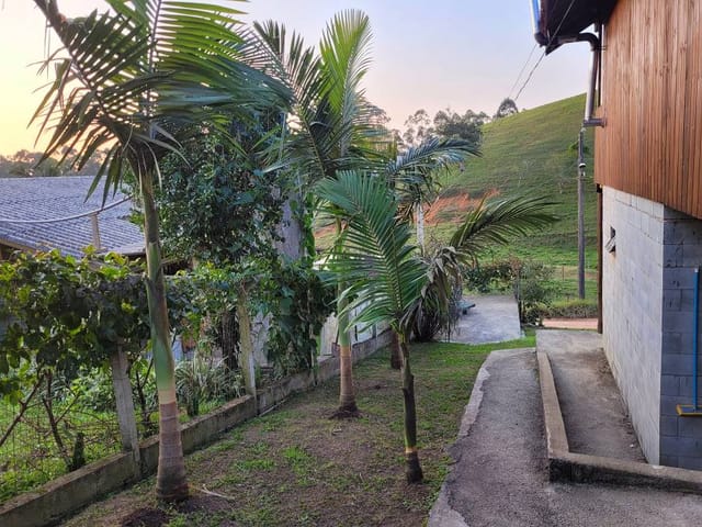 Sobrado com 375m² 2 quartos e 2 banheiros, à venda, no bairro Campeche em Itajaí