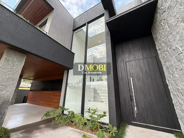Sobrado com 656m² 4 quartos e 4 banheiros, à venda, no bairro Morada Gaúcha em Gravataí