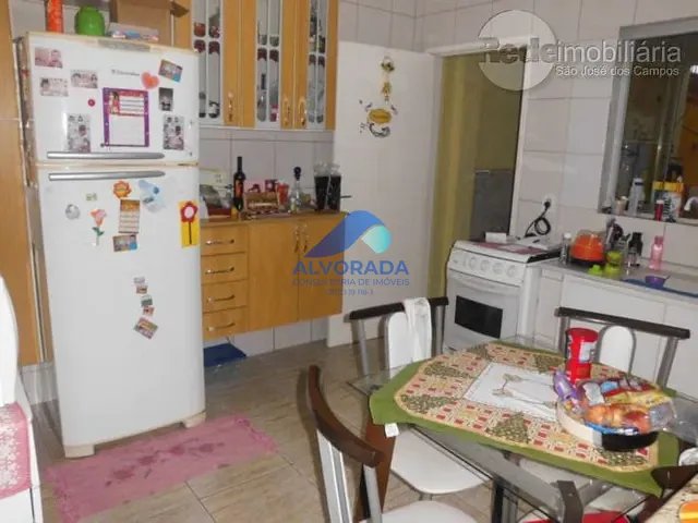Sobrado com 300m² 6 quartos e 4 banheiros, à venda, no bairro Parque Industrial em São José dos Campos