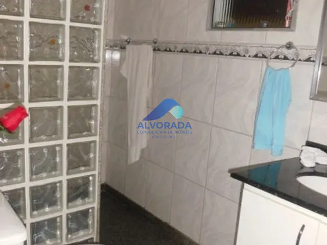 Sobrado com 300m² 6 quartos e 4 banheiros, à venda, no bairro Parque Industrial em São José dos Campos