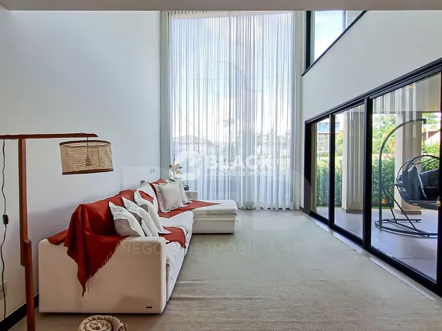 Sobrado com 1027m² 5 quartos e 6 banheiros, à venda ou para alugar, no bairro Kurumin em Itu