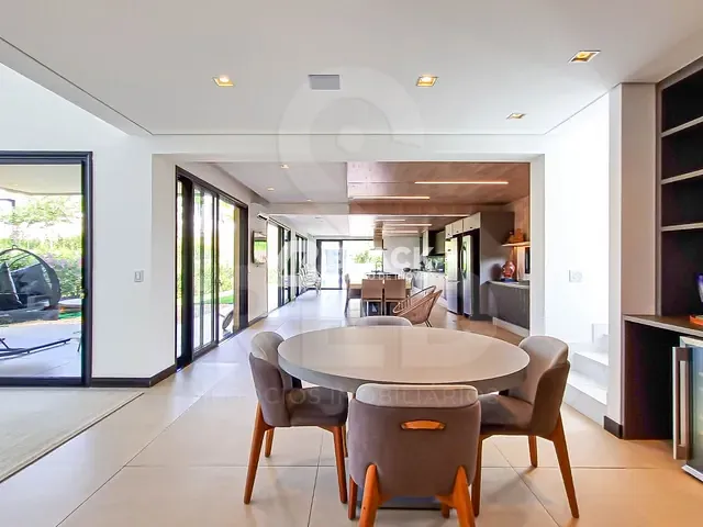 Sobrado com 1027m² 5 quartos e 6 banheiros, à venda ou para alugar, no bairro Kurumin em Itu