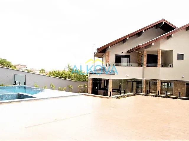 Sobrado com 1000m² 4 quartos e 2 banheiros, à venda, no bairro Jardim das Colinas em São José dos Campos