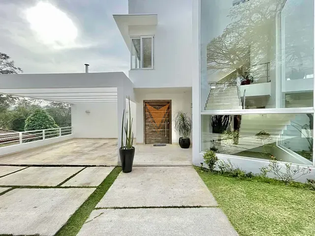 Sobrado com 1182m² 4 quartos e 5 banheiros, à venda, no bairro Granja Viana em Cotia