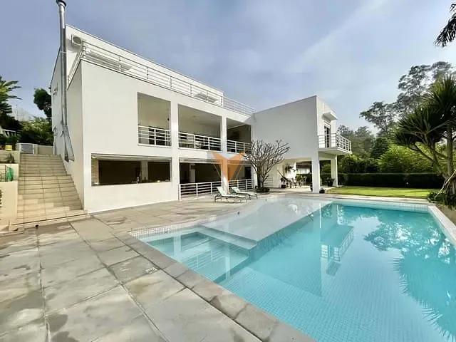 Sobrado com 1182m² 4 quartos e 5 banheiros, à venda, no bairro Granja Viana em Cotia