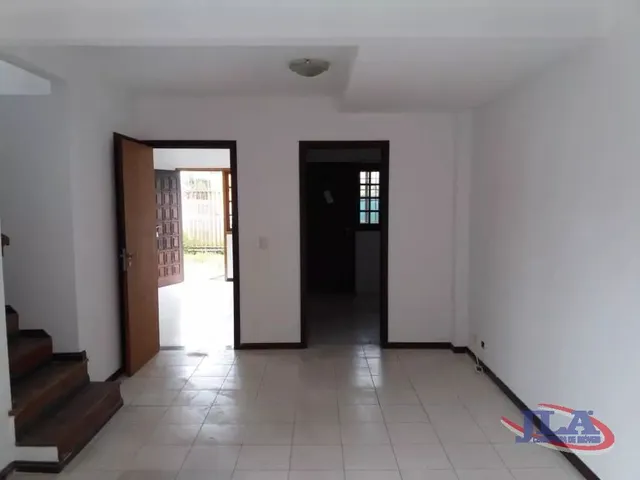 Casa 3 quartos e 2 banheiros, à venda ou para alugar, no bairro Boa Vista em Curitiba