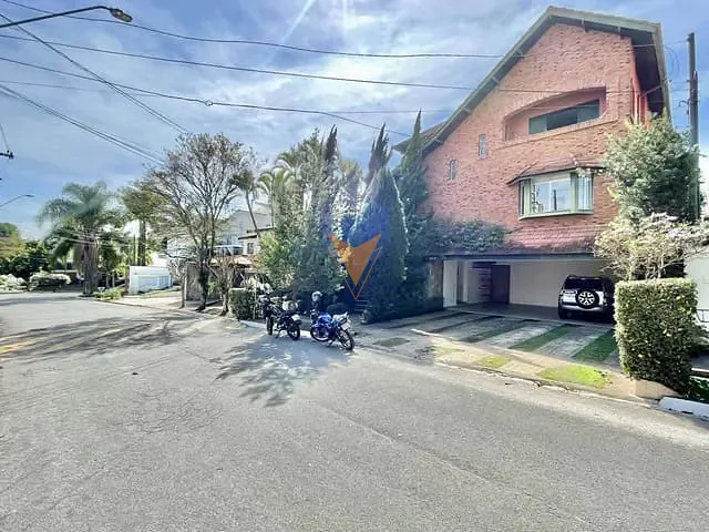 Sobrado com 384m² 4 quartos e 6 banheiros, à venda, no bairro São Paulo II em Cotia