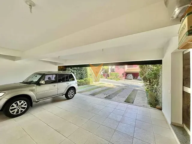 Sobrado com 384m² 4 quartos e 6 banheiros, à venda, no bairro São Paulo II em Cotia