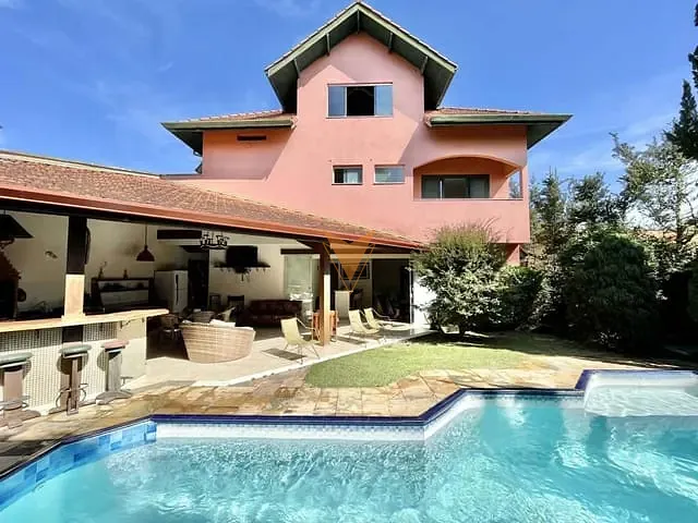 Sobrado com 384m² 4 quartos e 6 banheiros, à venda, no bairro São Paulo II em Cotia