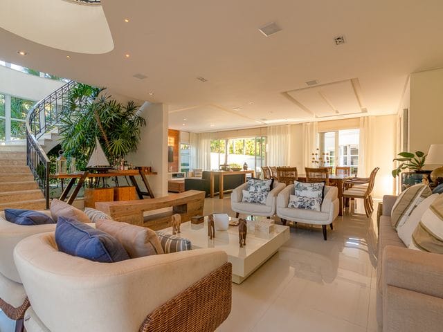 Sobrado com 777m² 5 quartos e 9 banheiros, à venda, no bairro Jardim Acapulco em Guarujá