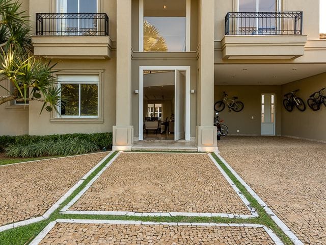 Sobrado com 777m² 5 quartos e 9 banheiros, à venda, no bairro Jardim Acapulco em Guarujá