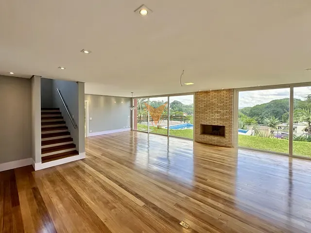 Sobrado com 1249m² 4 quartos e 6 banheiros, à venda, no bairro Pousada dos Bandeirantes em Carapicuíba