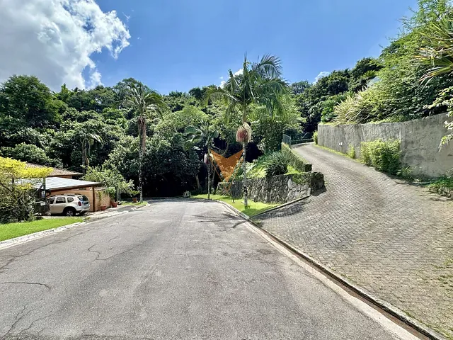 Sobrado com 1249m² 4 quartos e 6 banheiros, à venda, no bairro Pousada dos Bandeirantes em Carapicuíba