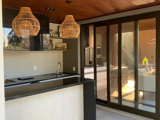 Sobrado com 386m² 4 quartos e 3 banheiros, à venda, no bairro Campeche em Florianópolis