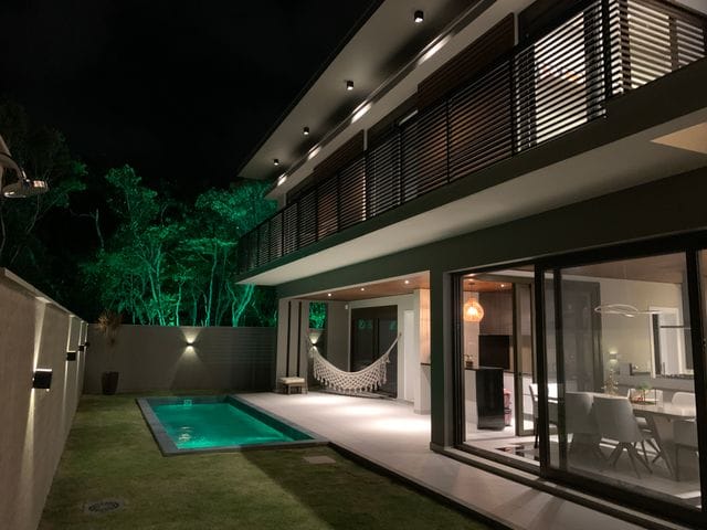 Sobrado com 386m² 4 quartos e 3 banheiros, à venda, no bairro Campeche em Florianópolis