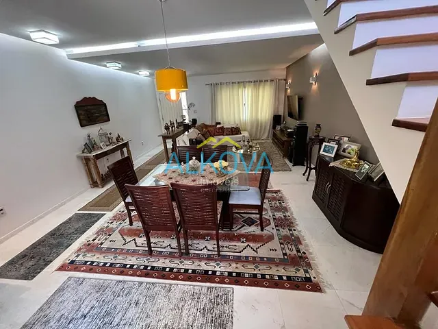 Sobrado com 343m² 4 quartos e 6 banheiros, à venda, no bairro Urbanova em São José dos Campos