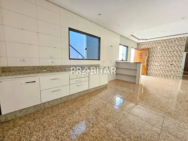 Sobrado 3 quartos e 2 banheiros, à venda, no bairro Parque Santa Teresa em Carapicuíba