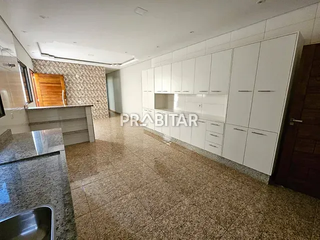 Sobrado 3 quartos e 2 banheiros, à venda, no bairro Parque Santa Teresa em Carapicuíba