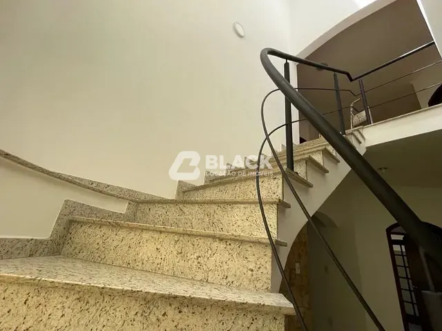 Sobrado com 360m², à venda ou para alugar, no bairro Jardim Pagliato em Sorocaba
