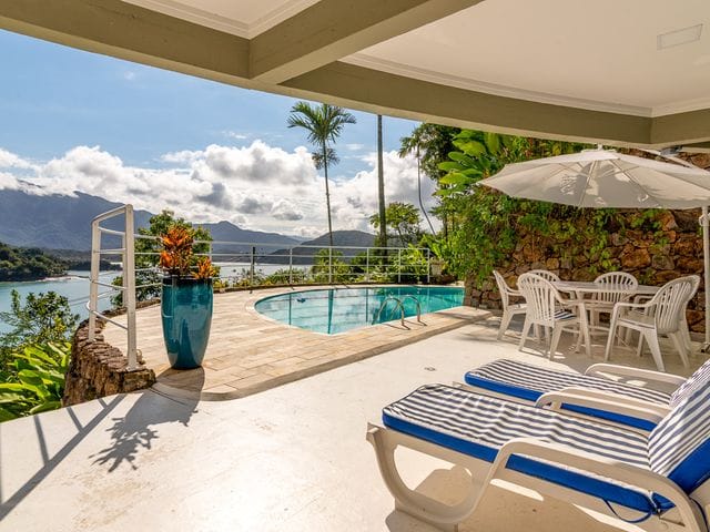 Sobrado com 2440m² 4 quartos e 8 banheiros, à venda, no bairro Praia Vermelha do Sul em Ubatuba