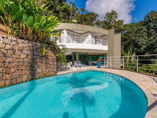 Sobrado com 2440m² 4 quartos e 8 banheiros, à venda, no bairro Praia Vermelha do Sul em Ubatuba