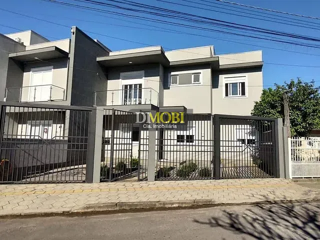 Sobrado 2 quartos e 2 banheiros, à venda, no bairro Parque da Matriz em Cachoeirinha