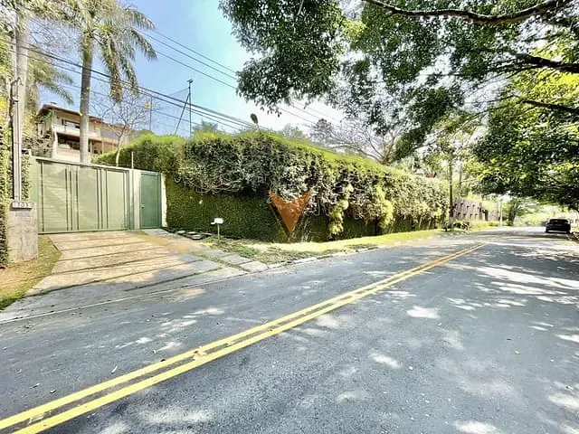 Sobrado com 2535m² 4 quartos e 6 banheiros, à venda, no bairro Chácara Vale do Rio Cotia em Carapicuíba