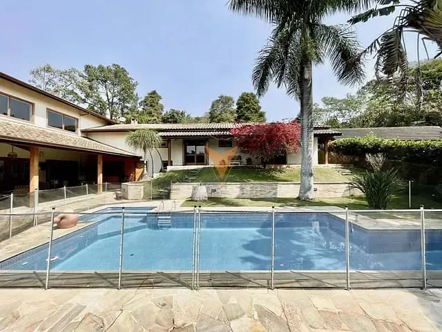 Sobrado com 2535m² 4 quartos e 6 banheiros, à venda, no bairro Chácara Vale do Rio Cotia em Carapicuíba