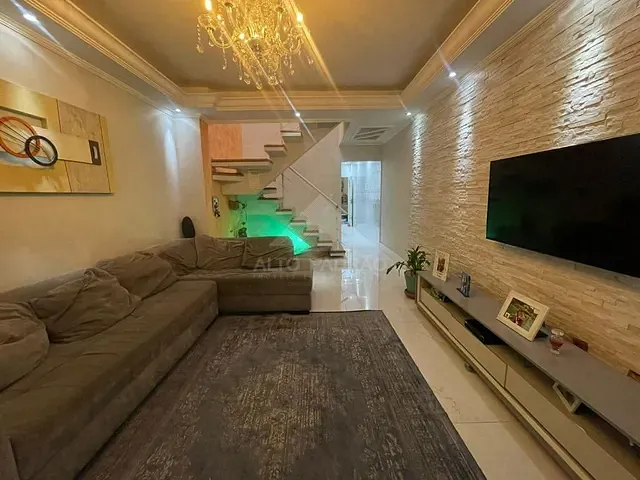 Sobrado com 125m² 3 quartos e 4 banheiros, à venda, no bairro Jardim Pedroso em Mauá