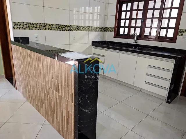 Sobrado com 305m² 4 quartos e 4 banheiros, à venda, no bairro Residencial Santa Paula em Jacareí